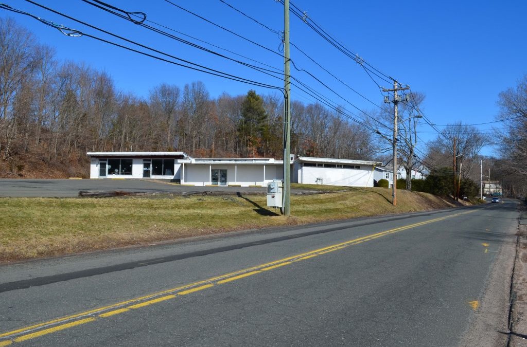 Wallingford’s Suburban Market Fetches $300K